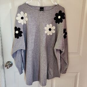 Azeda Gray Floral Appliqué Knit Top